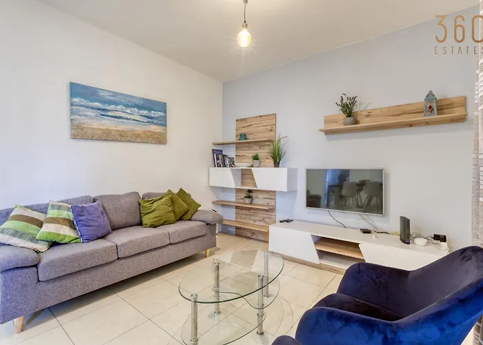 A Lovely 2br Just Off Spinola Bay By 360 Estates *