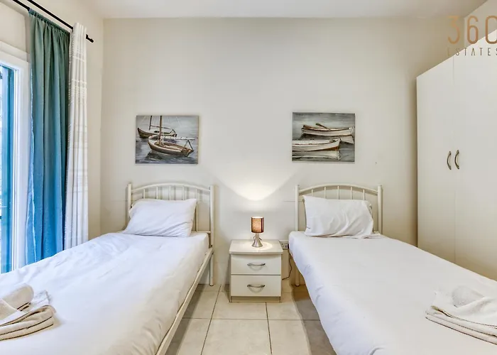 A Lovely 2br Just Off Spinola Bay By 360 Estates *