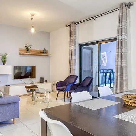 Appartement A Lovely 2br Just Off Spinola Bay By 360 Estates