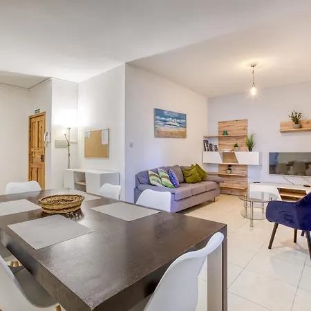 A Lovely 2br Just Off Spinola Bay By 360 Estates