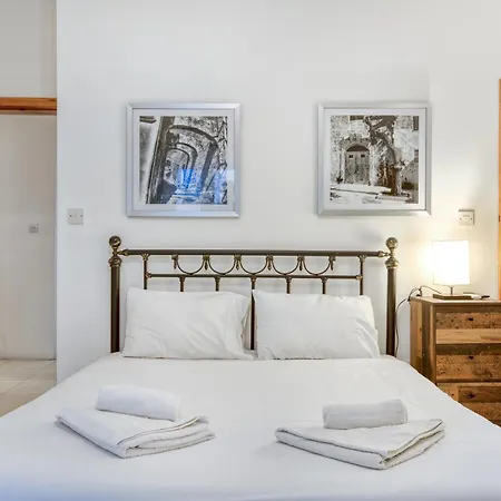 A Lovely 2br Just Off Spinola Bay By 360 Estates Apartment