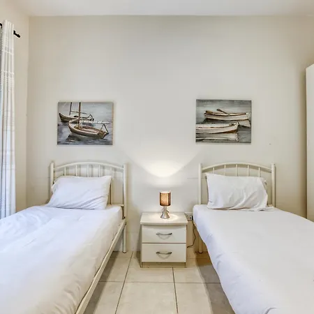A Lovely 2br Just Off Spinola Bay By 360 Estates *