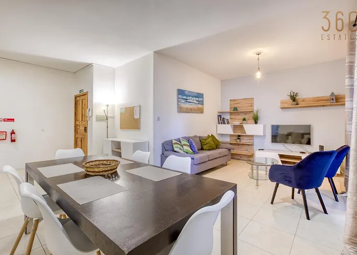 A Lovely 2br Just Off Spinola Bay By 360 Estates