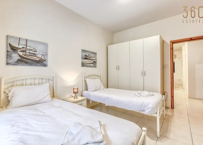 A Lovely 2br Just Off Spinola Bay By 360 Estates * Saint Julian's