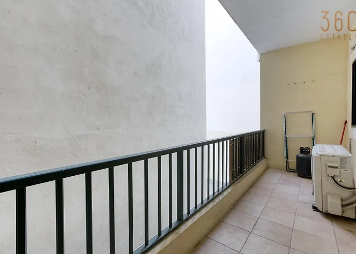 A Lovely 2br Just Off Spinola Bay By 360 Estates Saint Julian's