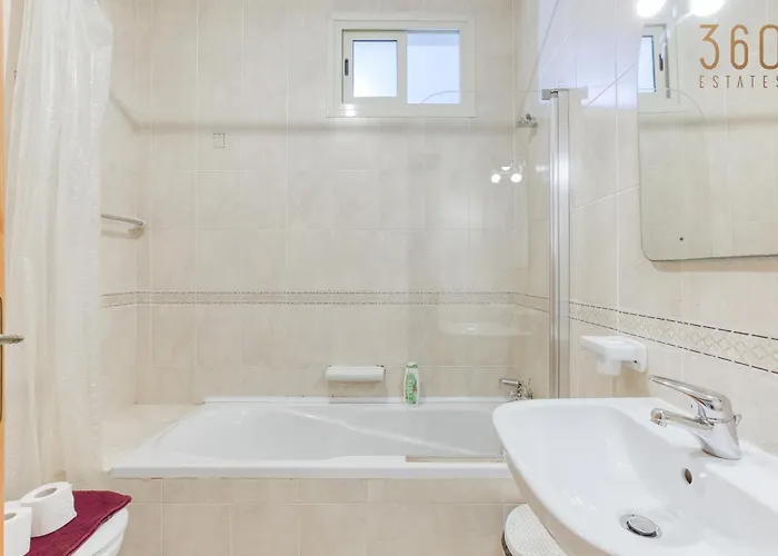 A Lovely 2br Just Off Spinola Bay By 360 Estates