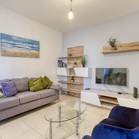 A Lovely 2br Just Off Spinola Bay By 360 Estates *