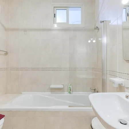 A Lovely 2br Just Off Spinola Bay By 360 Estates